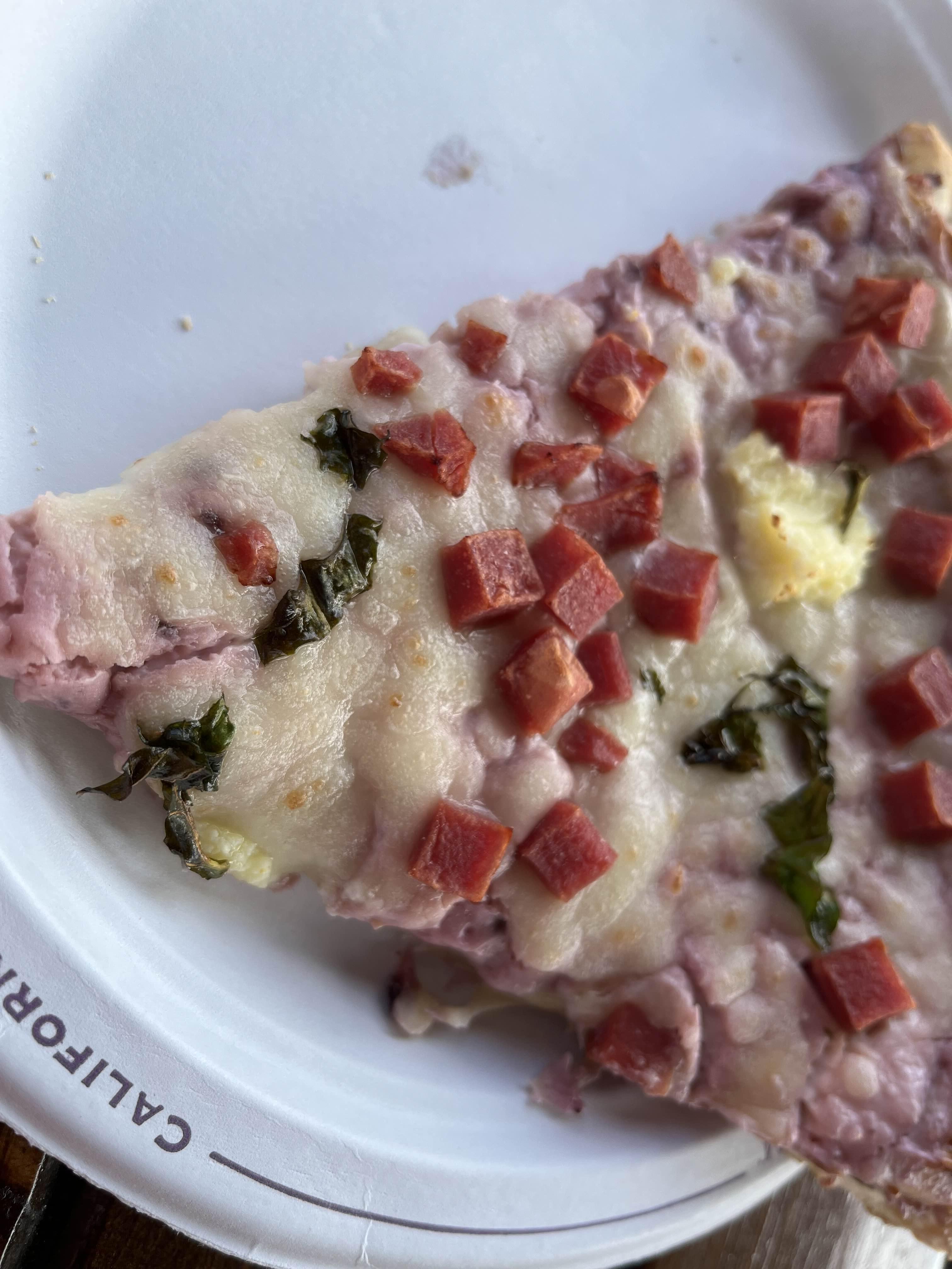 Boysenberry Ricotta and Ham Pizza 입니다.