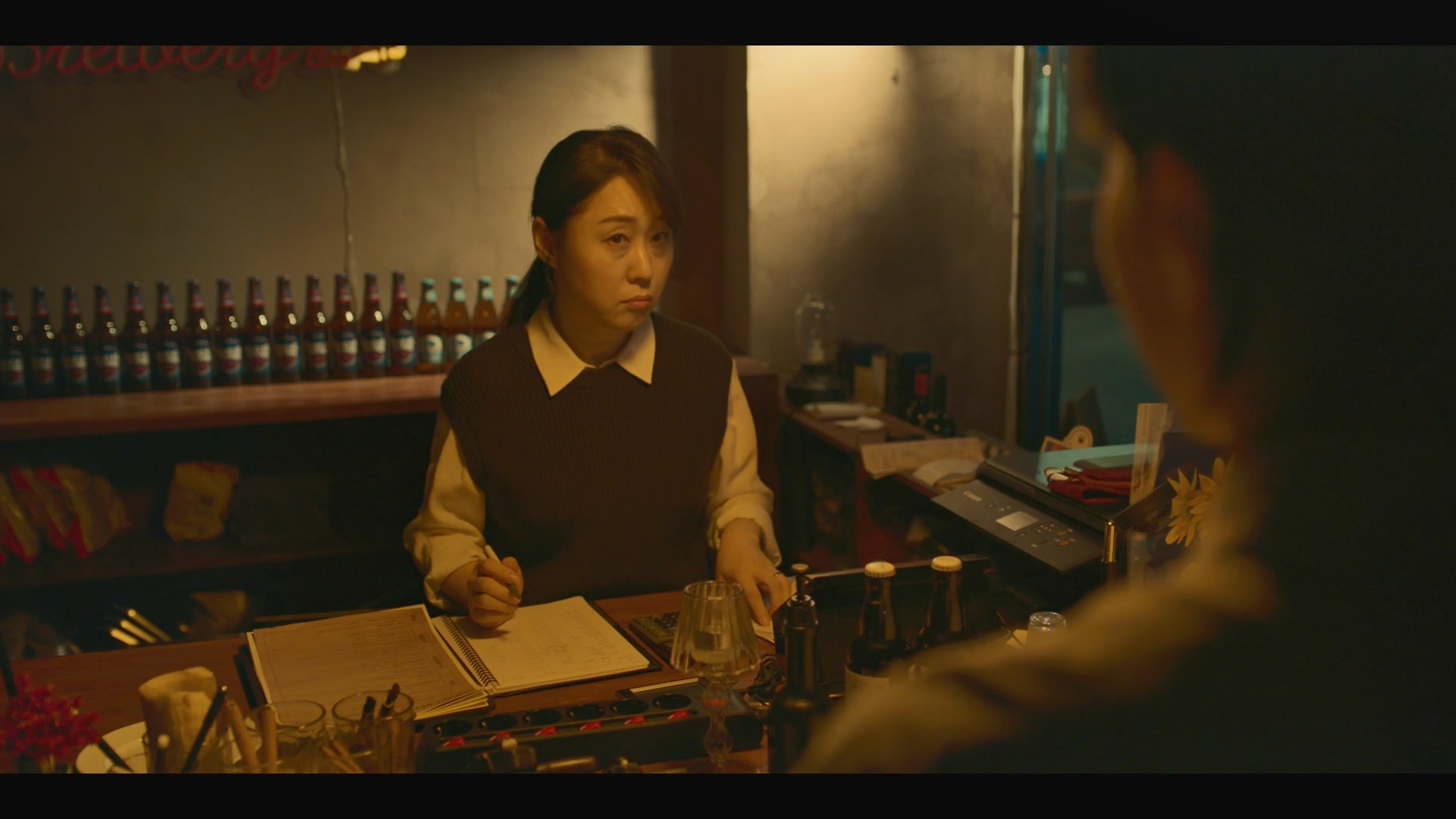 믿을 수 있는 사람 A Tour Guide,2023p.WEBRip.H264.AAC.mp4_20231126_143320.001.jpg