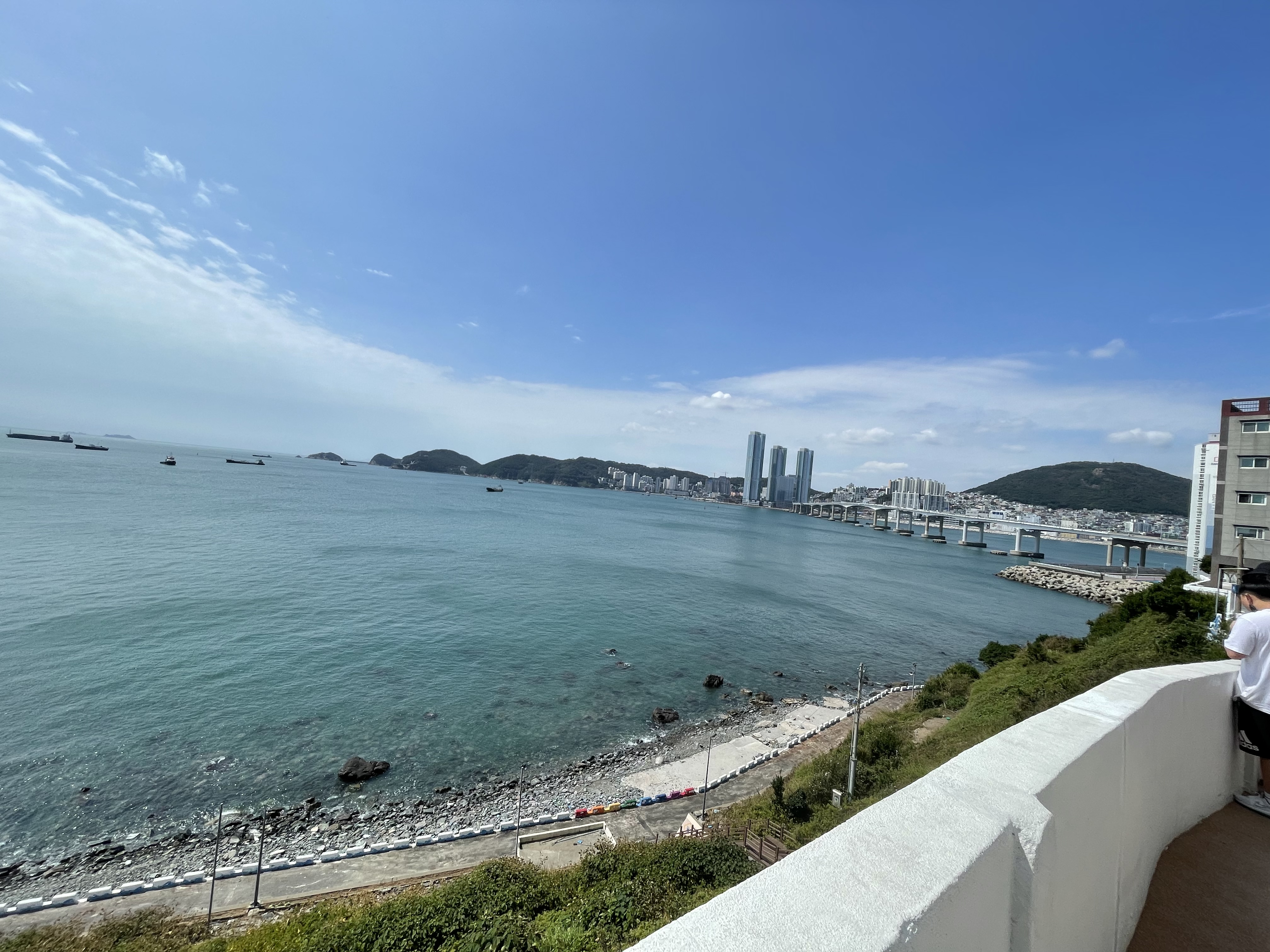  부산 흰여울문화마을 카페 추천 "여울여울"