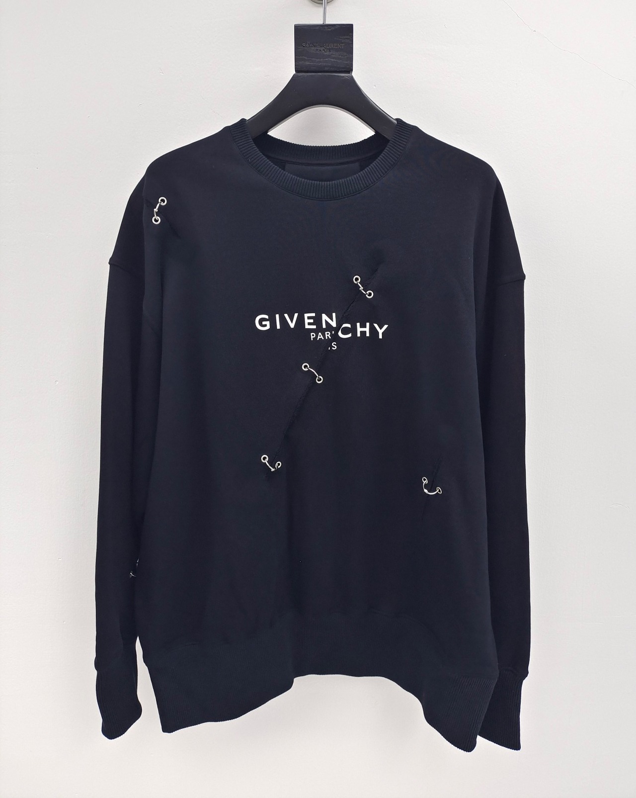  [GIVENCHY] 지방시 메탈 스웨트 셔츠 맨투맨 티셔츠 BMJ0B83Y69-001