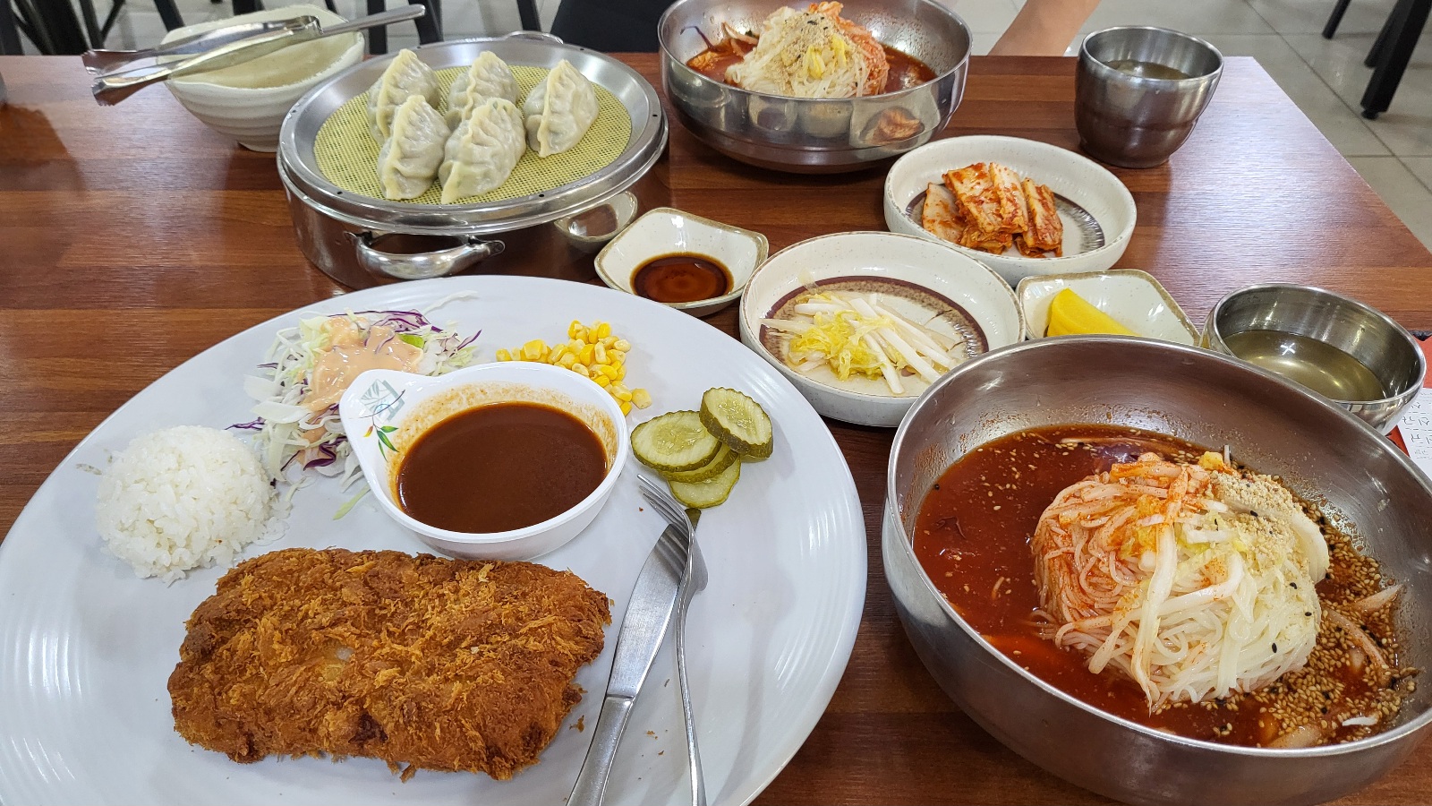 손영환 비빔국수 돈까스