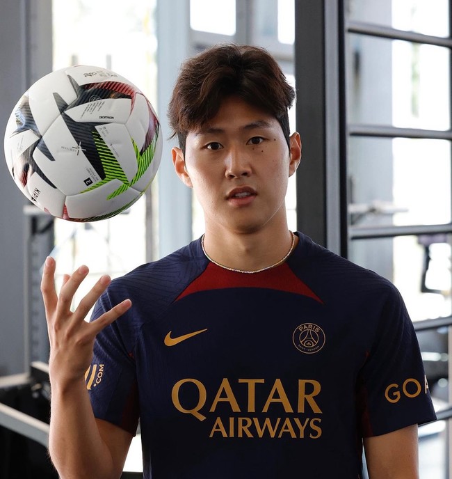  파리 생제르맹 FC 소속 축구 선수 - 이강인 | 李剛仁 | Lee Kang-In