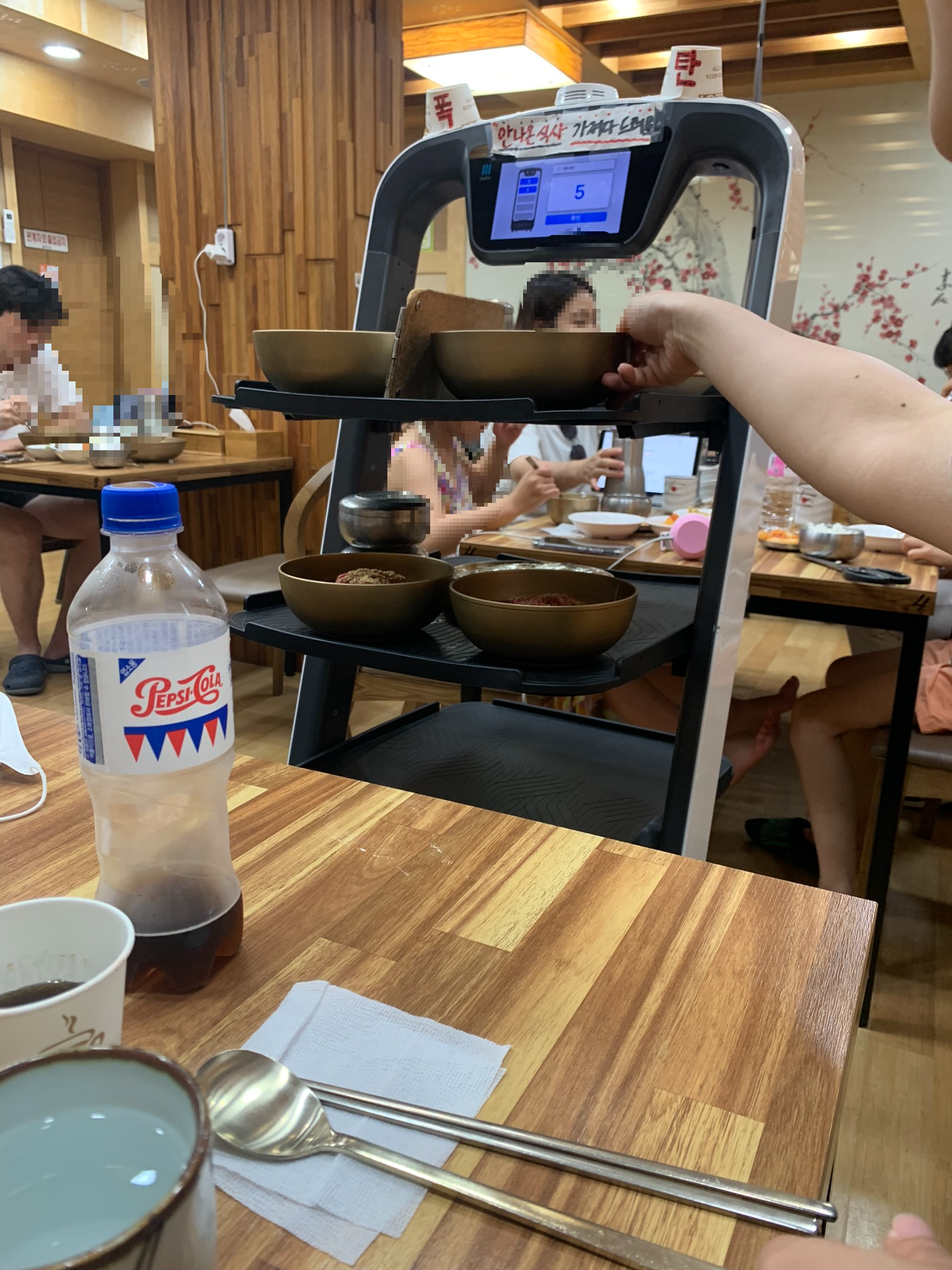 경주 함양집 로봇