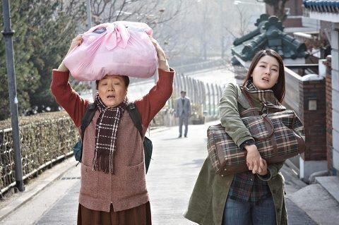 "이 사람이 창피하게 여기가 어디라고 와?"남편과 시어머니는 며느리 인제가 수준 떨어진다며 집안 행사에 못 오게 했고 결국 이혼당했습니다.
