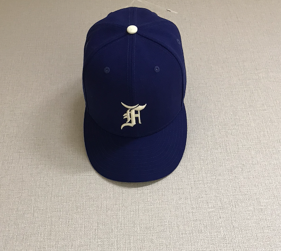  피어오브갓 에센셜 X 뉴에라 캡 ( 뉴에라 x 피오갓 FEAR OF GOD X NEW ERA FITTED CAP ) 구매 후기 및 실착 사진(스트릿 패션,  제리 로렌조 패션, 피어오브갓 에센셜 직구 방법, 사이즈, 후드, 바지, 스웬 ..