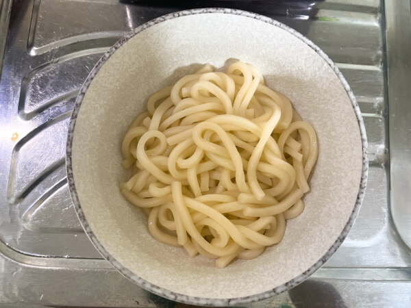 면 용기에 담기