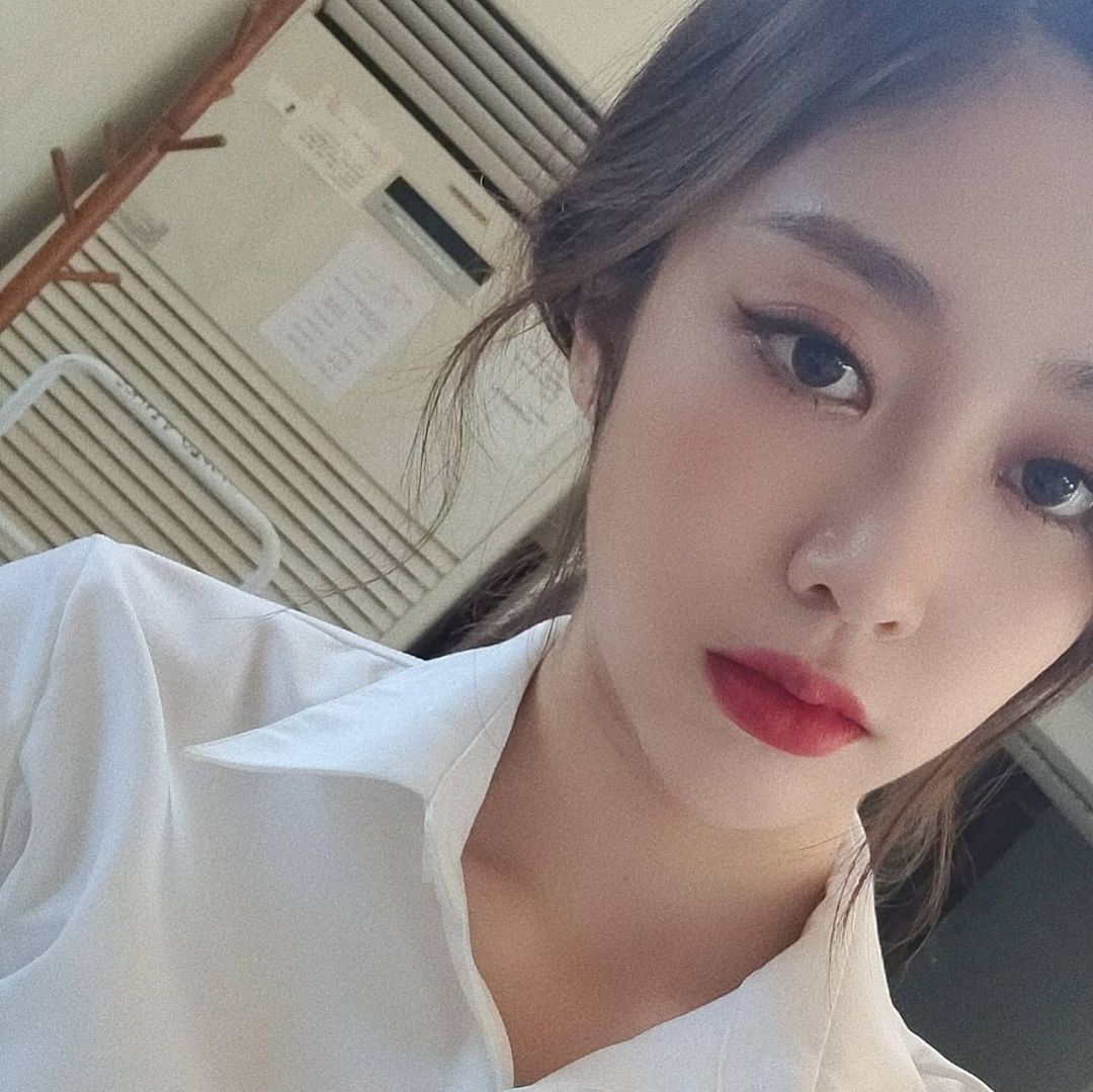  러블리즈 지수 오피스룩