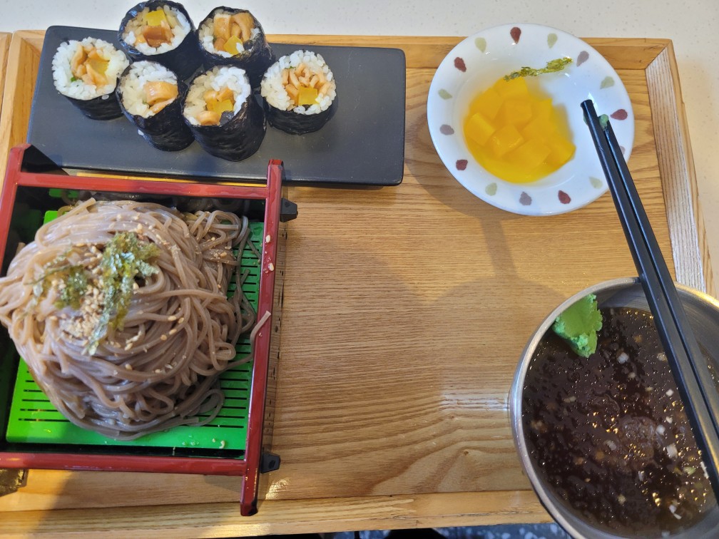 창원 성산구의 숨은 보석, 가성비 끝판왕 '메밀한판'