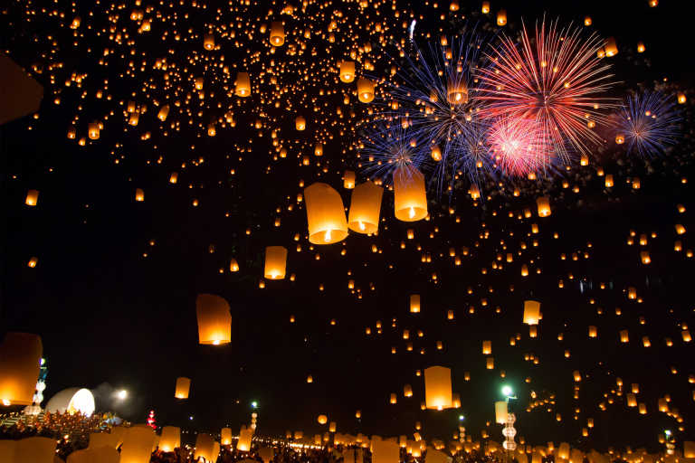  베트남 호이안의 대표적인 축제 "등불축제"