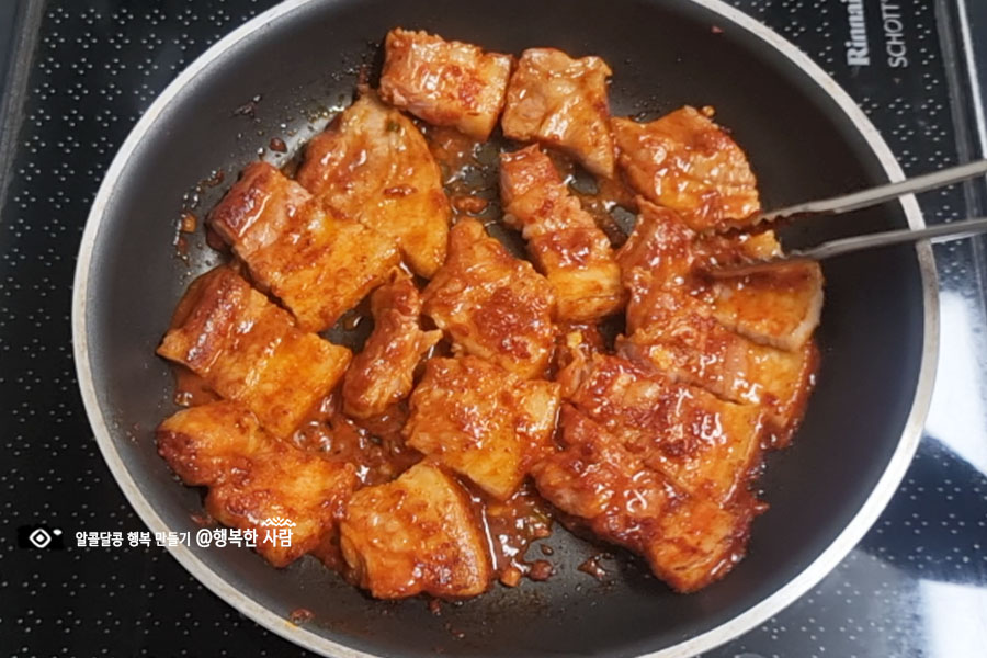 세 가지를 한꺼번에 맛보는 삼겹, 푸살볶음, 고추장삼겹살, 고구마 떡, 고기 14