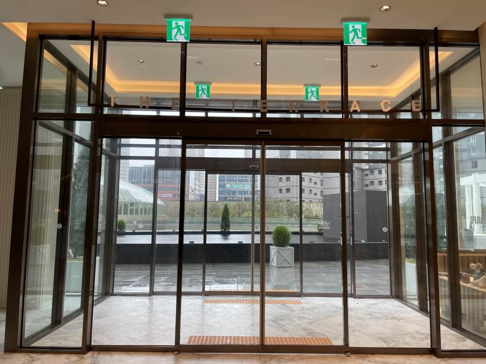롯데백화점-동탄점-3층-야외-테라스