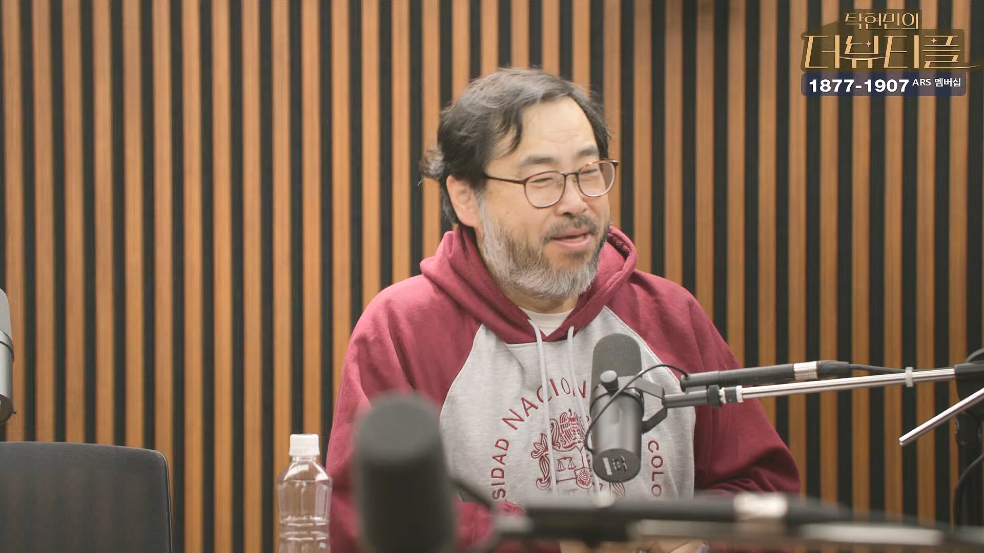 [#탁현민의더뷰티플] 진정한 예술가는 그 무엇도 경멸하지 않는다 ¦ 2024년 12월 27일 금요일 ¦ 다시 19회 (1080p_30fps_H264-128kbit_AAC).mp4_20241227_151514.669.jpg