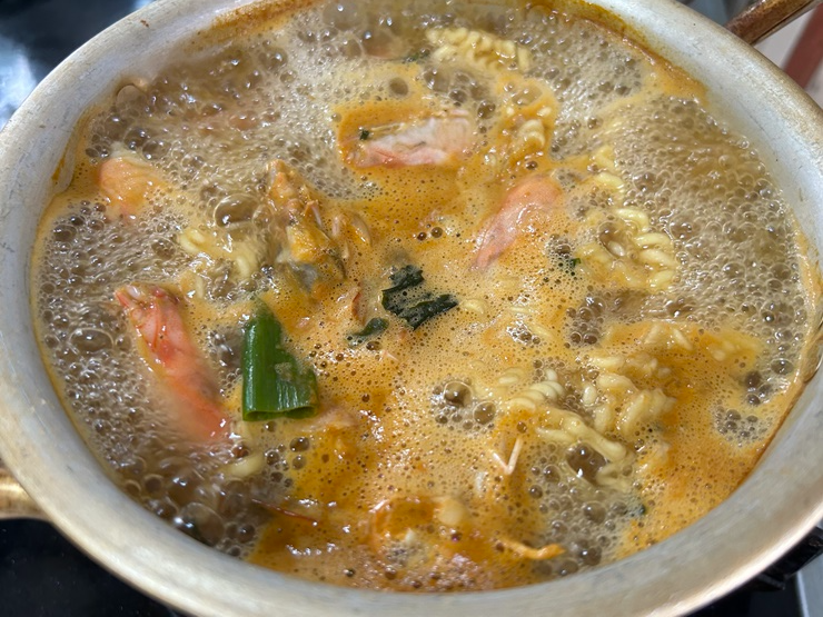 새우라면-끓이기