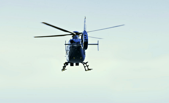 하늘 위의 헬리콥터