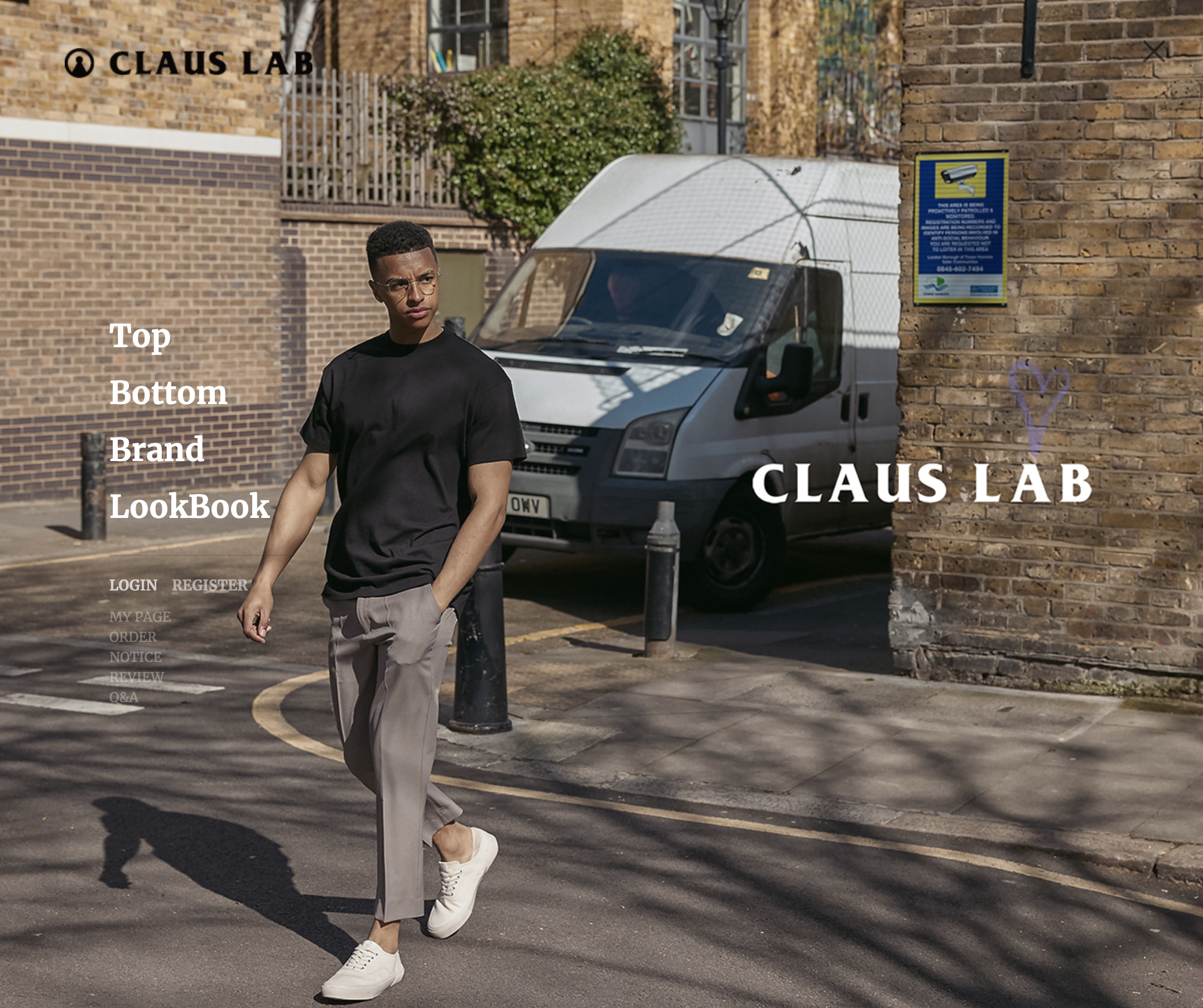  클로스랩 CLAUSLAB 프레젠트 로고 흰색 반팔 티셔츠