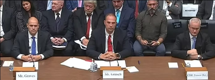 미 의회에서 공개된 UFO의 진실...곧 밝혀지나 Matt Gaetz reveals he's seen footage of four UFOs that are...