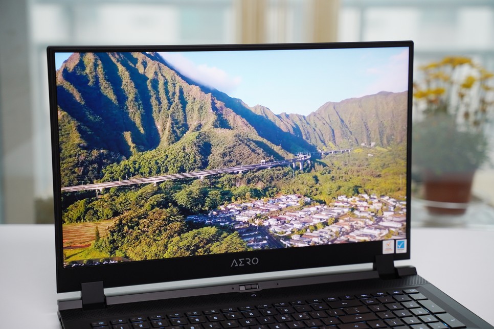 그래픽 작업용 AERO 17 HDR XD 12