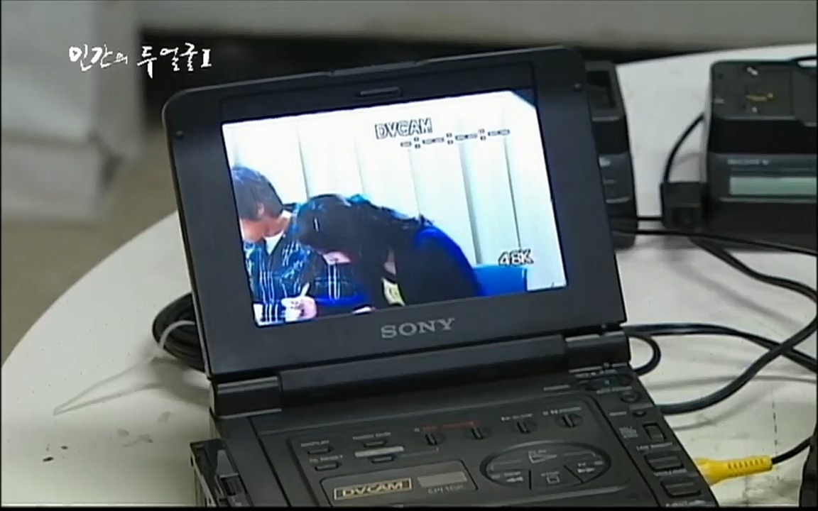 EBS 다큐프라임 - Docuprime, 인간의 두 얼굴 제1부 상황의 힘.mp4_20220317_180356.575.jpg