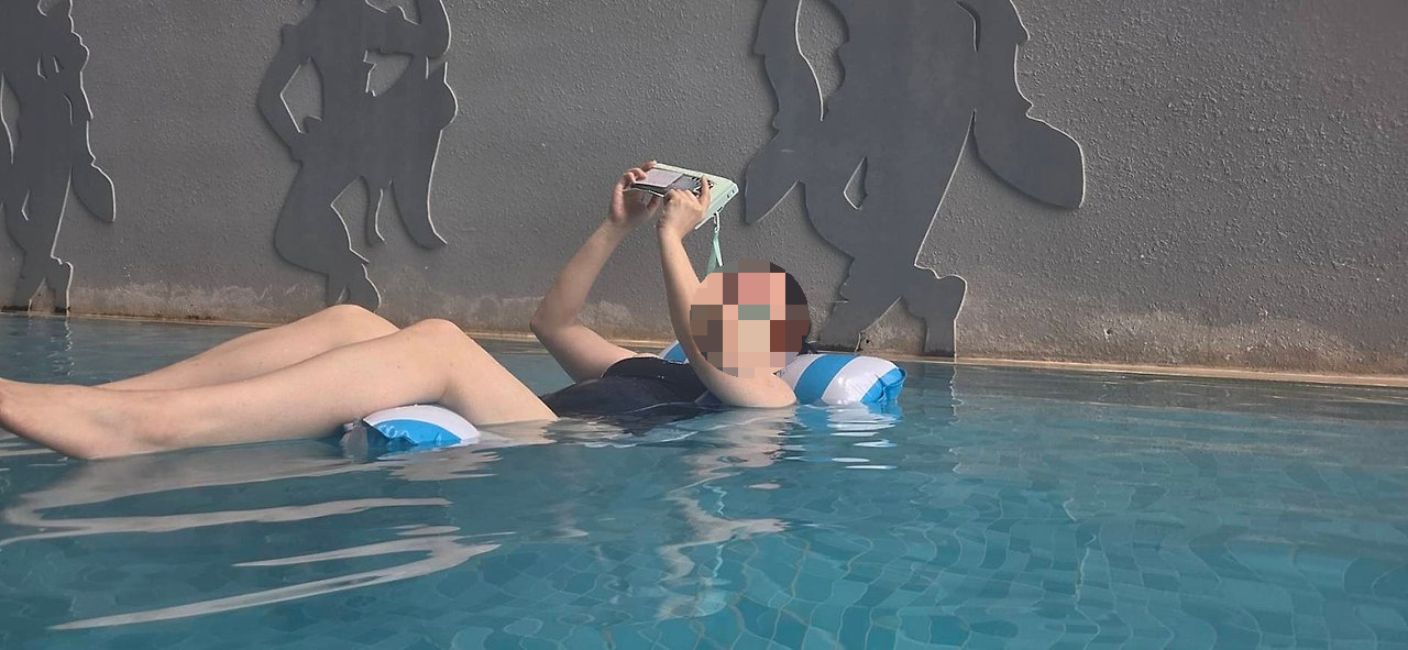 해먹튜브로 물위에 누운것처럼