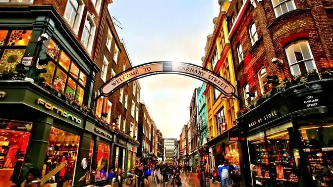 카너비 스트리트 Carnaby Street (source: www.viator.com/)