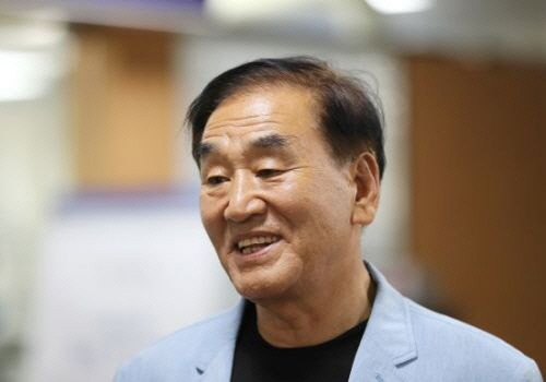  이재오 "대통령은 퇴출감..참모들은 능력도 생각도 없는 사람들"