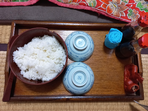 카이세키 요리 밥통 뚜껑 연 모습