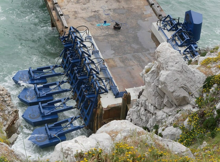 스페인 최초의 파력 발전소 VIDEO: Spain&#39;s first wave power plant to be installed in the port of adriano&#44; mallorca