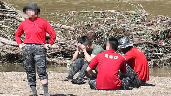  "구명조끼 왜 안 입혔나, 이건 살인"…실종 해병대원 부모 오열
