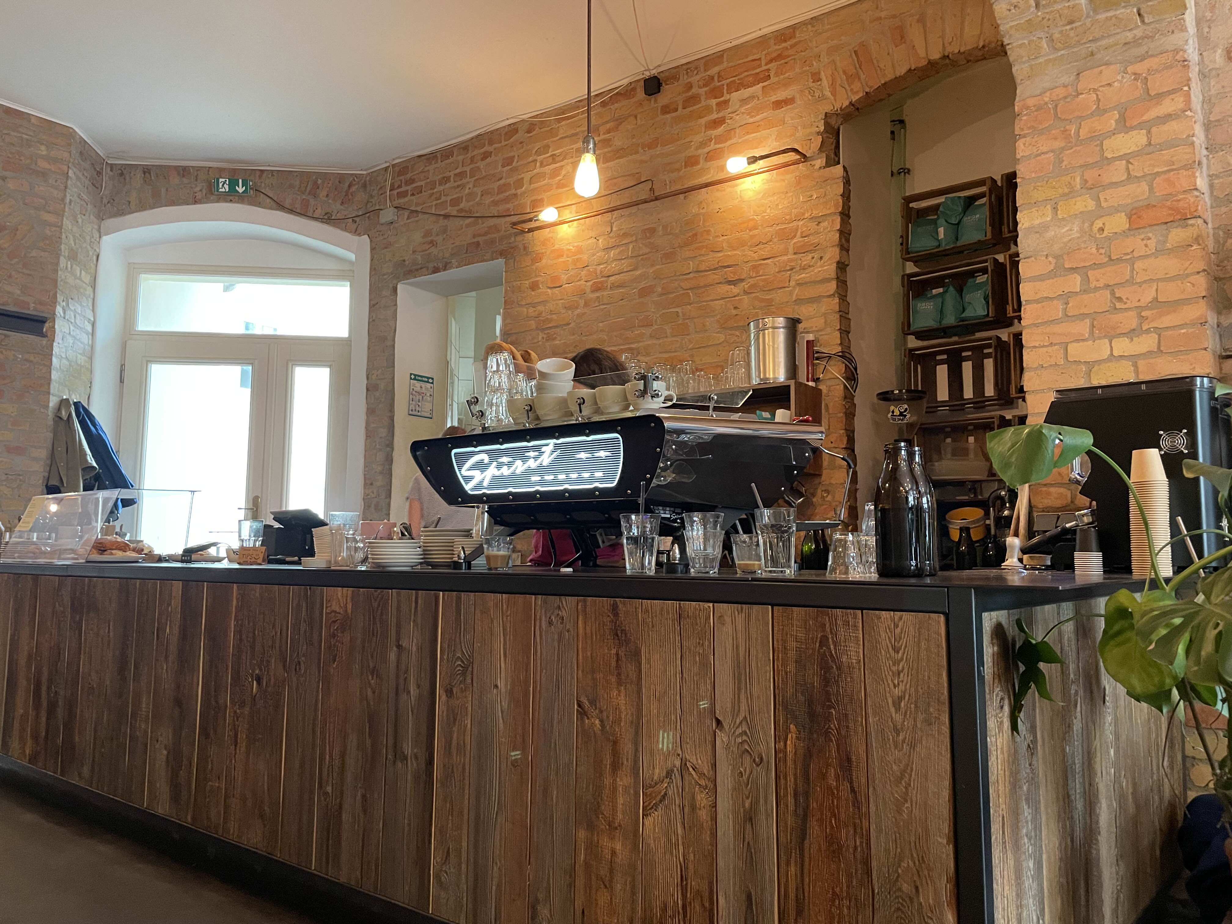 베를린_DISTRIKT_COFFEE_내부