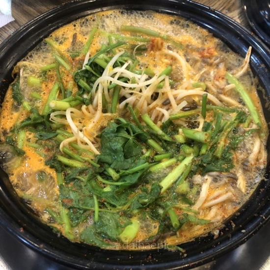  [수원 매탄동/영통구청 맛집] 미나리 가득, 칼칼한 국물이 일품! <등촌샤브칼국수>