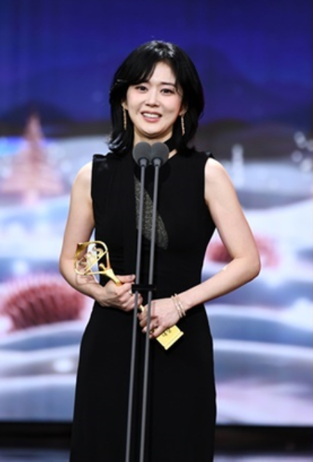 2024-SBS-연기대상-장나라-대상-수상-하이라이트