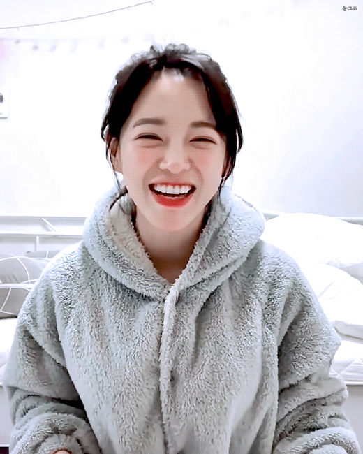  해맑은 김세정 움짤
