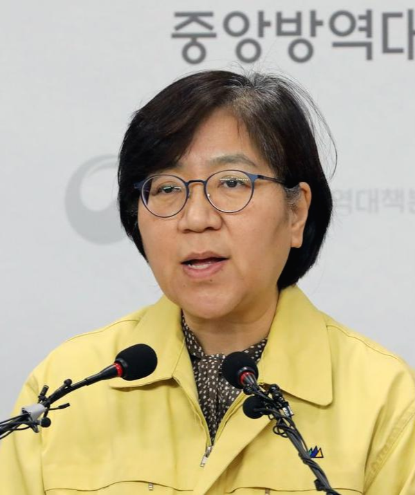  질병관리본부장은 어떤 사람인가?