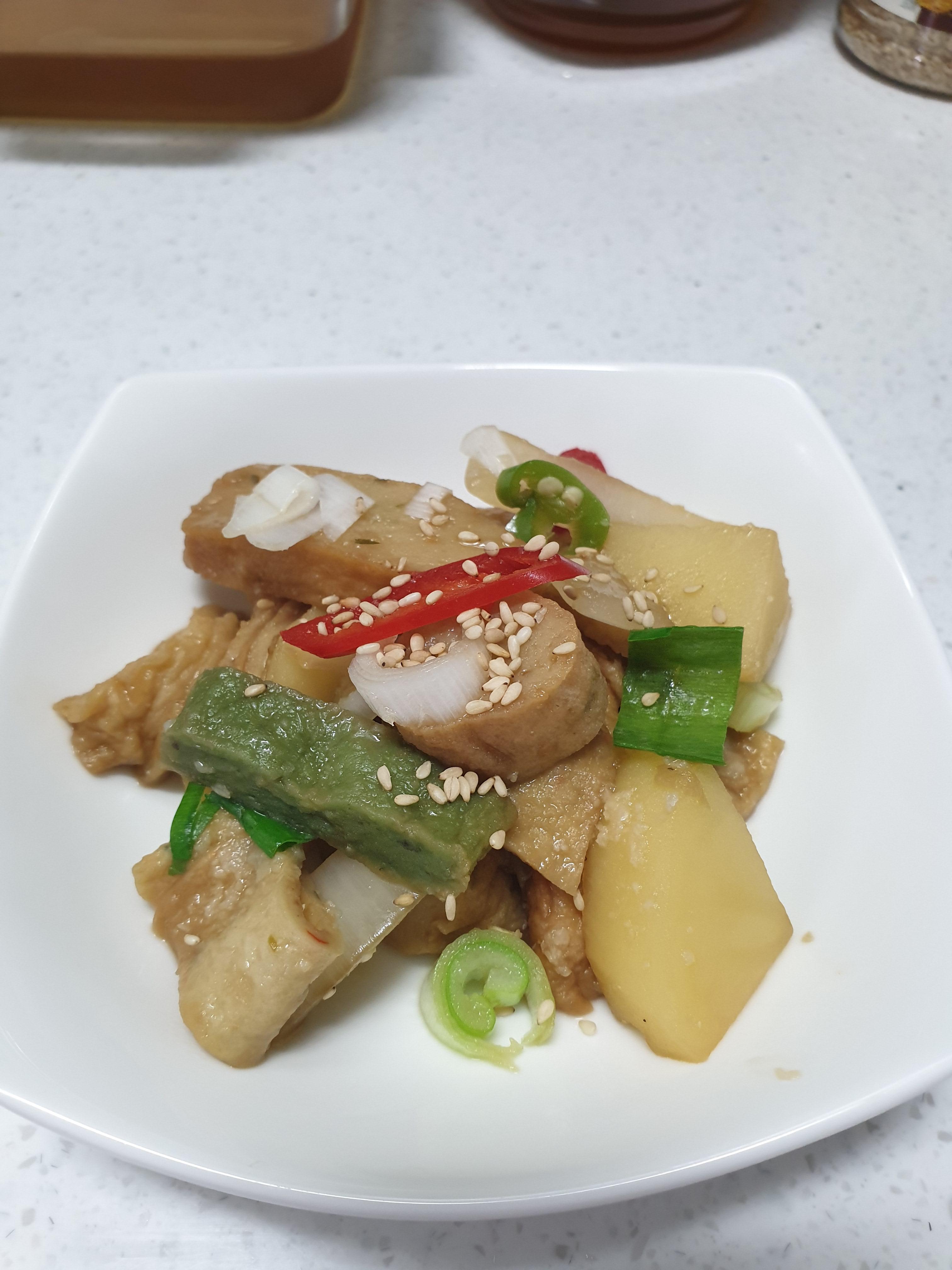  어묵을 넣어서 더 맛있는 감자조림 만드는법