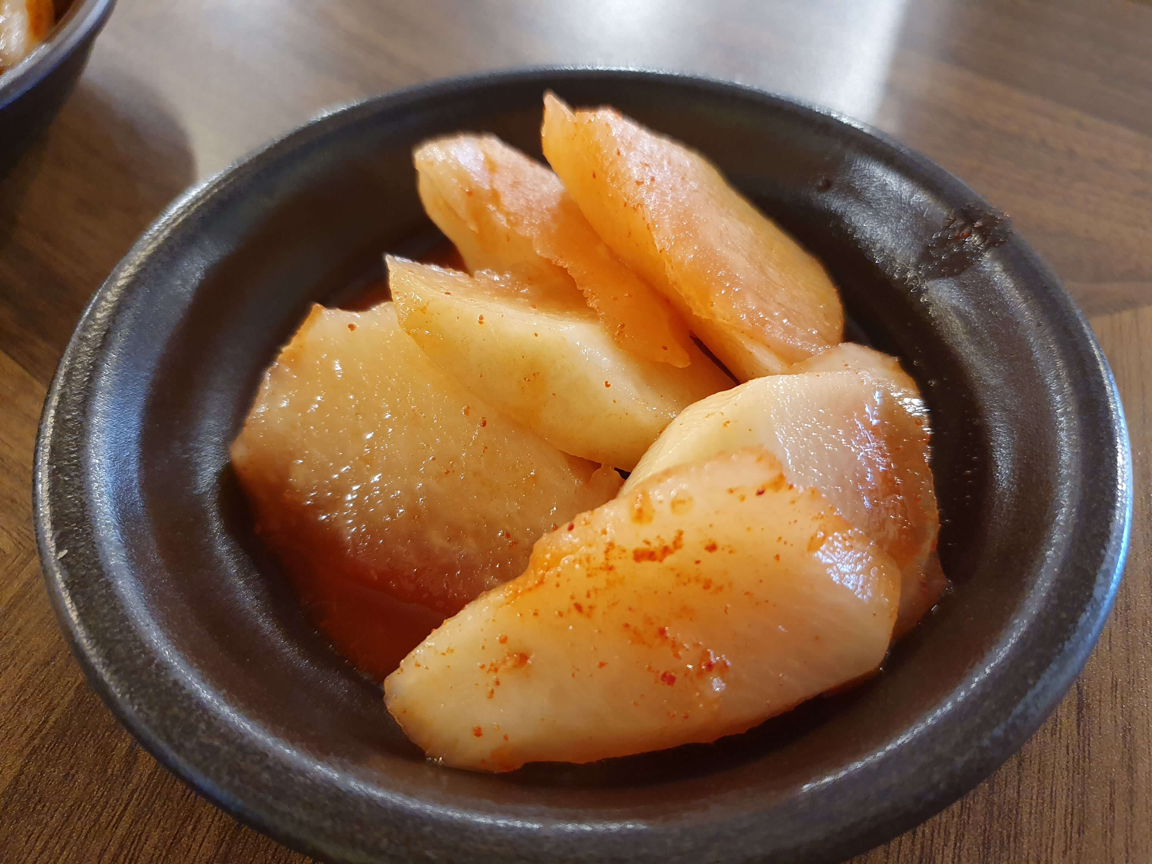 온천동(온천장) 맛집 김가네삼색칼국수-깍두기