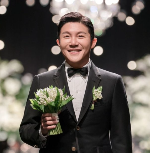 🎉 조세호, 9살 연하 미모의 신부와 결혼! 그녀의 정체는?