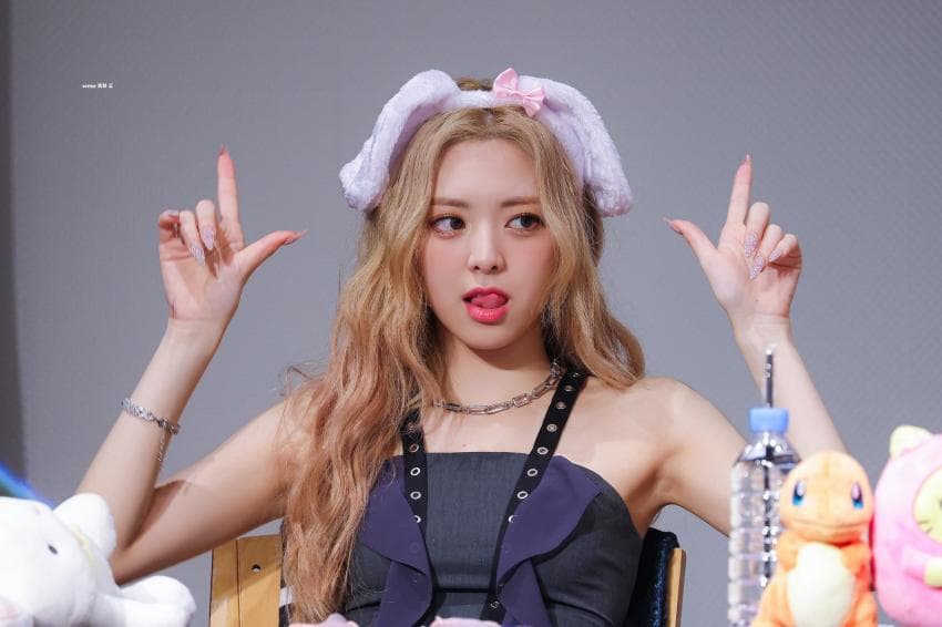  토끼머리띠한 ITZY 유나 팬싸인회 팬직찍 사진
