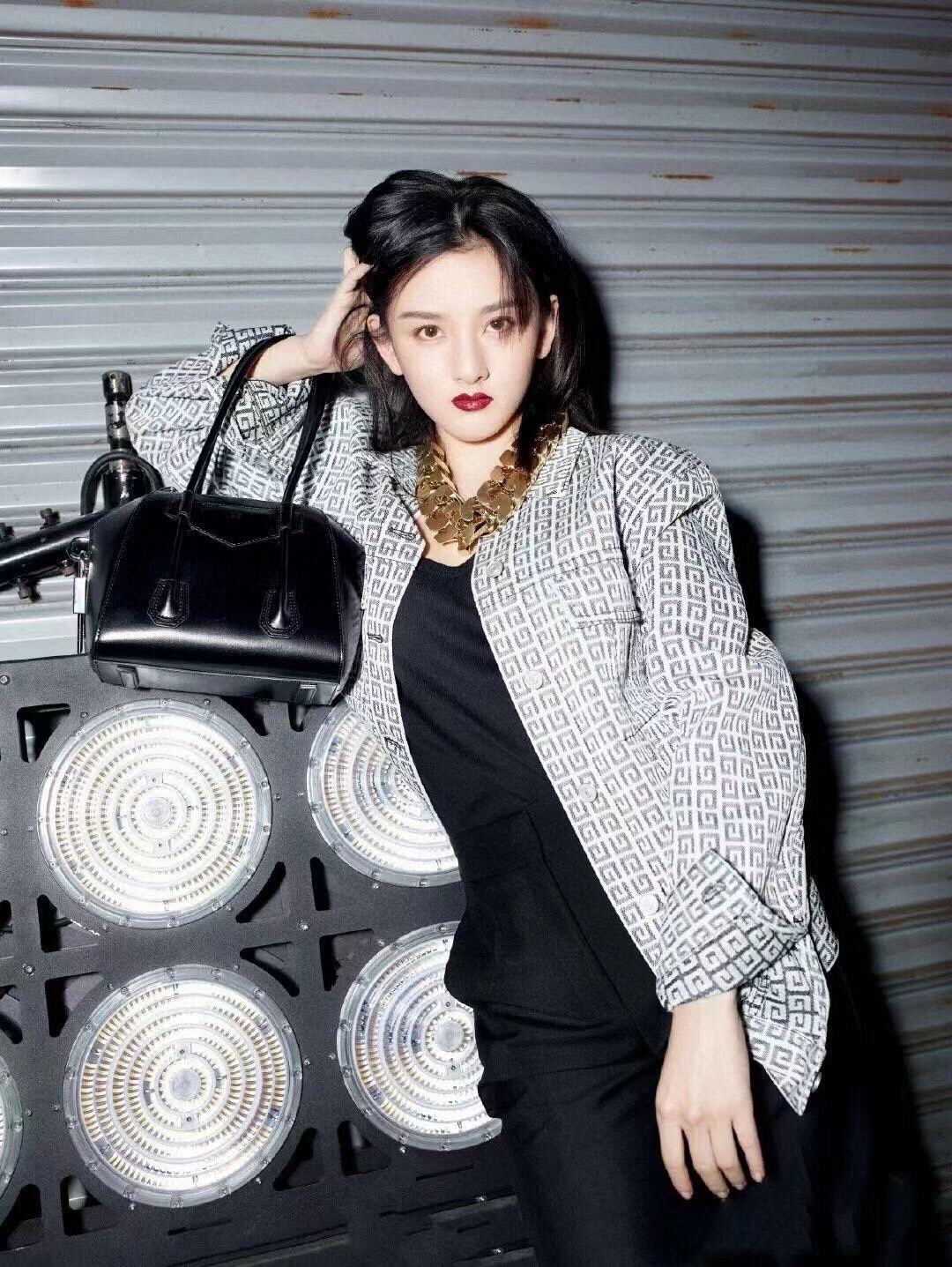  [GIVENCHY] 지방시 복스 가죽 미니 안티고나 락 백 BB50GWB00D (3 COLOR)