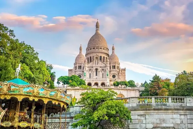 몽마르트르 (Montmartre) (source: www.viator.com/)