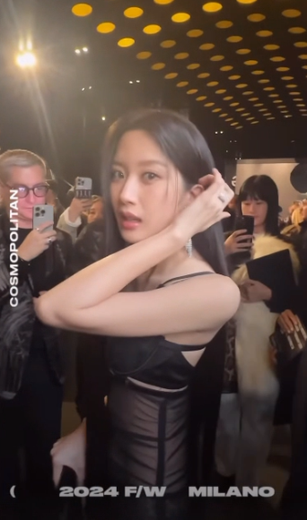 문가영 밀라노 파격 란제리 시스루&#44; 외설 논란에 대한 생각