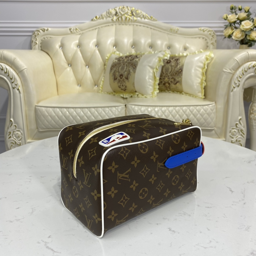  [LOUIS VUITTON x NBA] 루이비통 X NBA 컬렉션 클록룸 돕 키트백 M45588 (2 COLOR)
