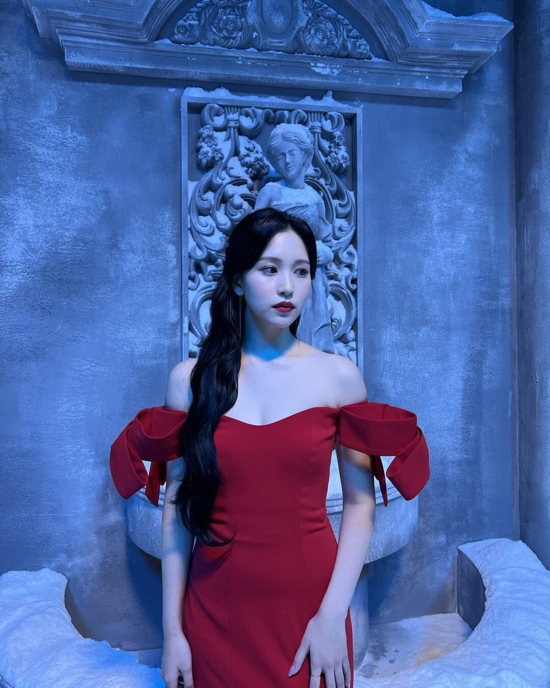  트와이스 미나 레드드레스 트와이스타그램 사진