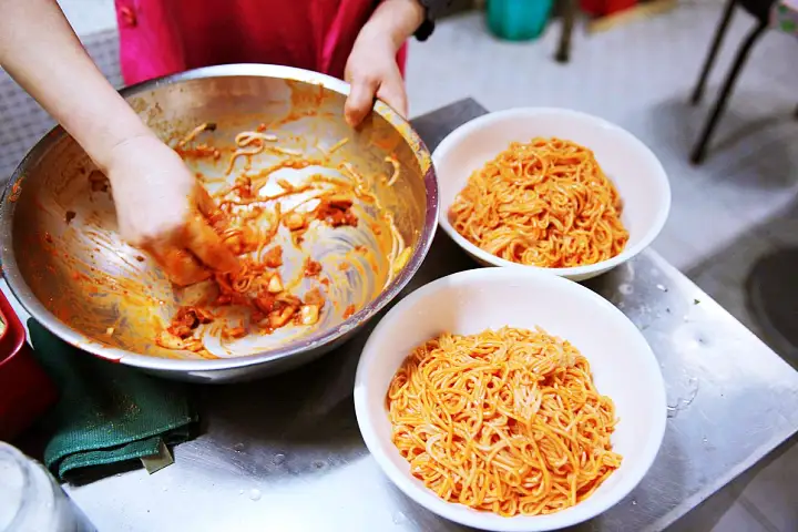 식객 허영만 백반기행 180회 반효정 편 비빔국수 60년 전통 노포 잔치국수 토렴 국수 보령 맛집 소개