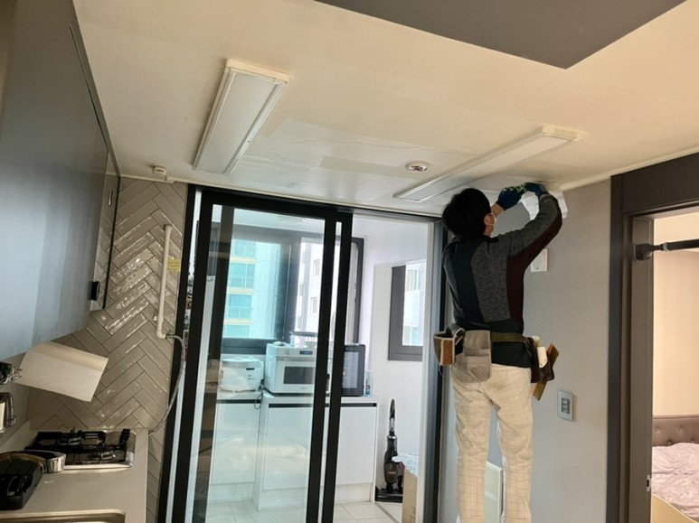 부분 인한 천장 도배하기 8