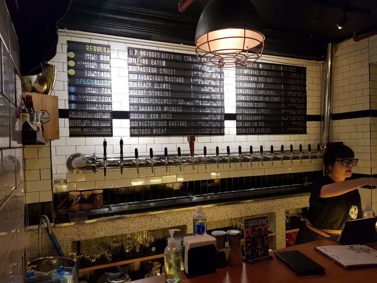 호치민 1군 레탄톤 맥주펍 7 Bridges Brewing - 일본인 거리