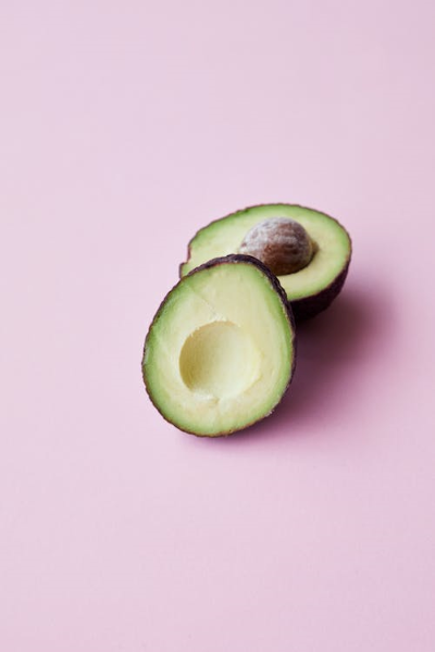 아보카도 avocado 반으로 자른 사진