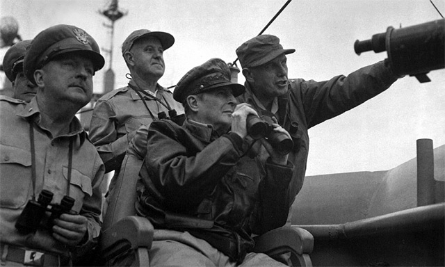절대 굴복하지 않겠다는 강한 의지의 군인 리더 영어 명언 : 더글러스 맥아더(Douglas MacArthur)