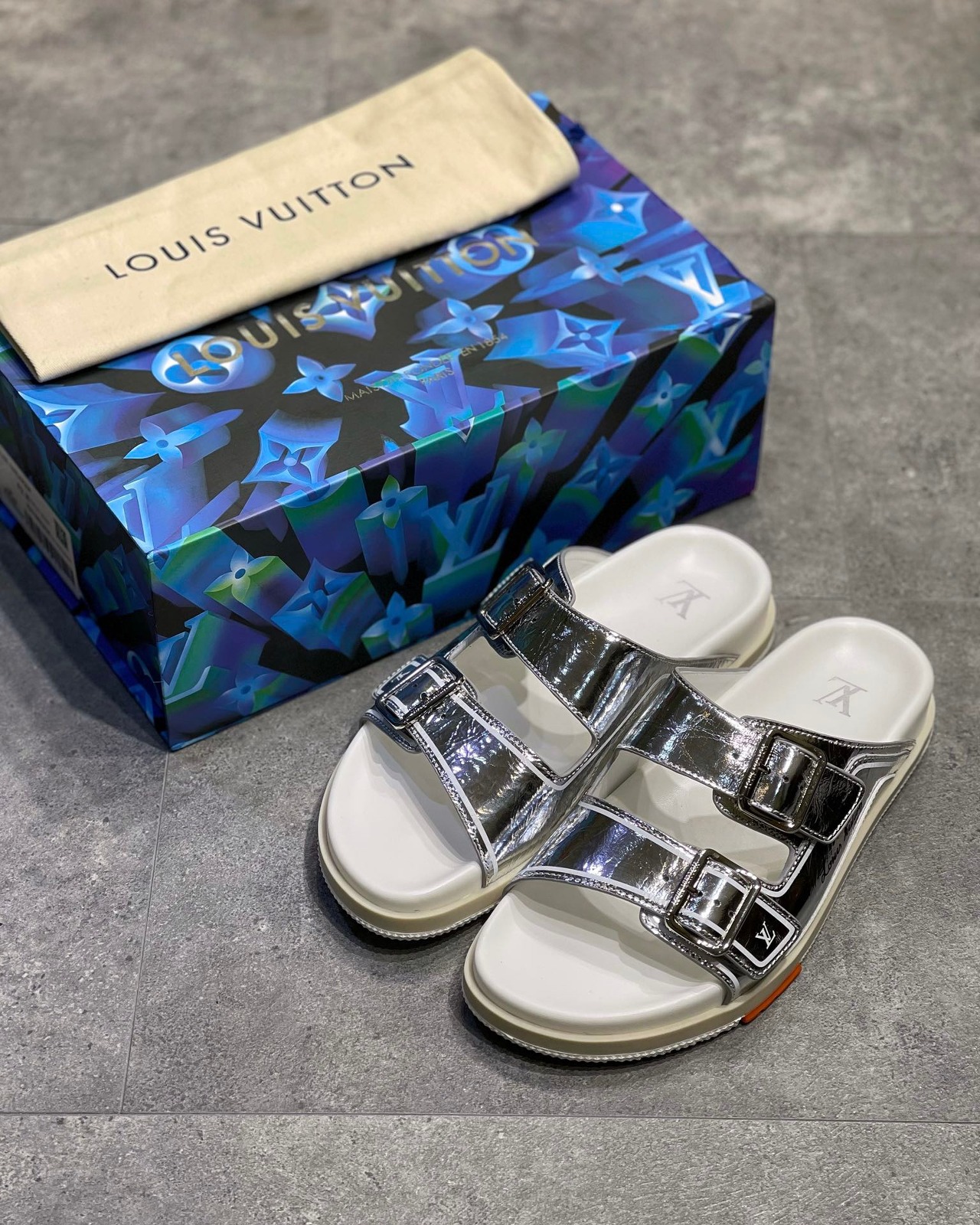  [LOUIS VUITTON] 루이비통 트레이너 뮬 샌들 1A8SKI