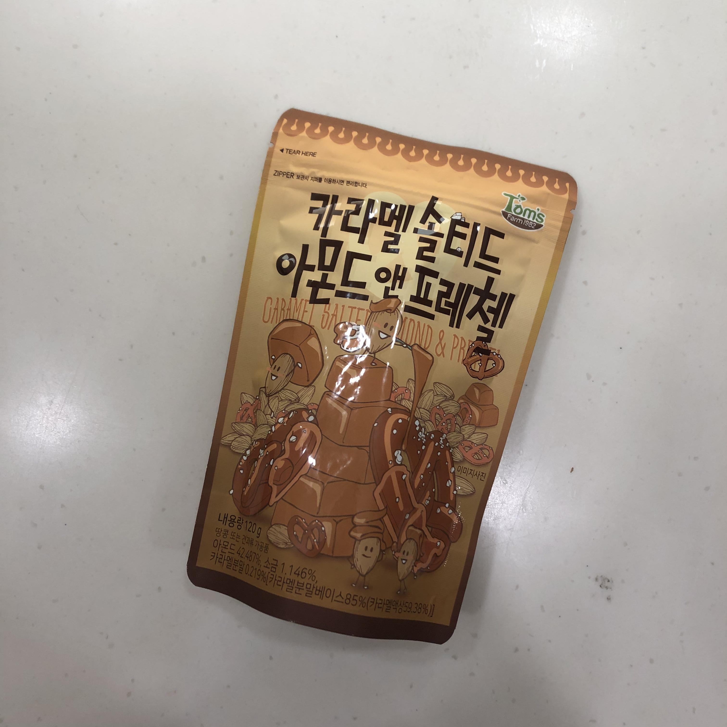   갈림양행 Tom's farm 탐스팜 시리즈. 카라멜솔티드아몬드앤프레첼.