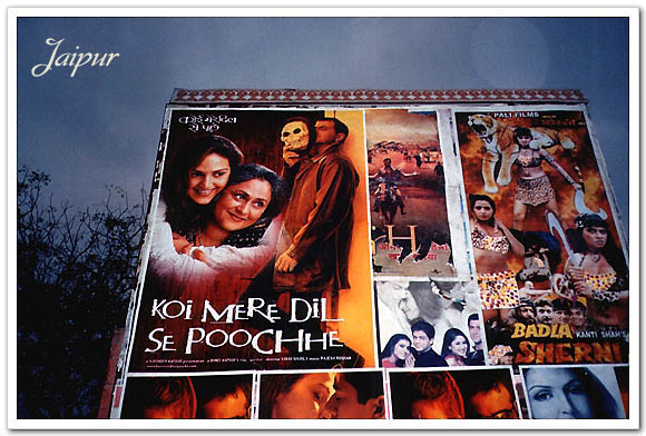 길거리의 인도 영화 포스터